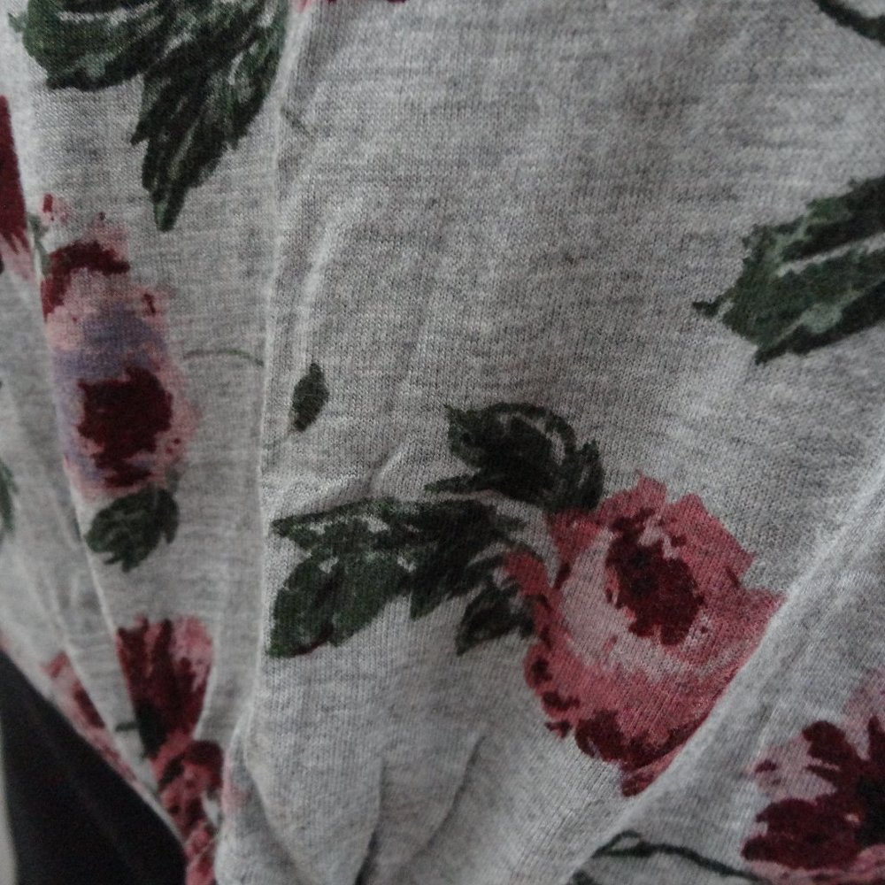 T-Shirt - Picture 2 of 2